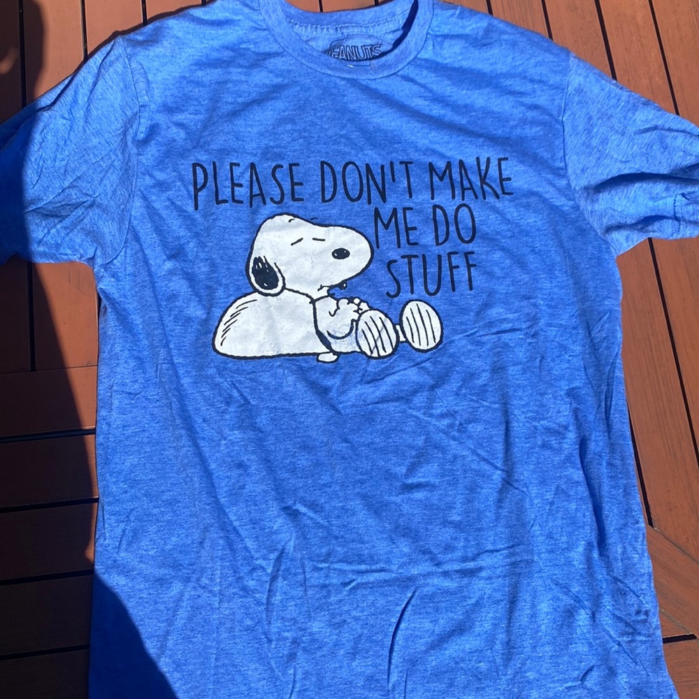 Peanuts Snoopy Tshirt M NWOT